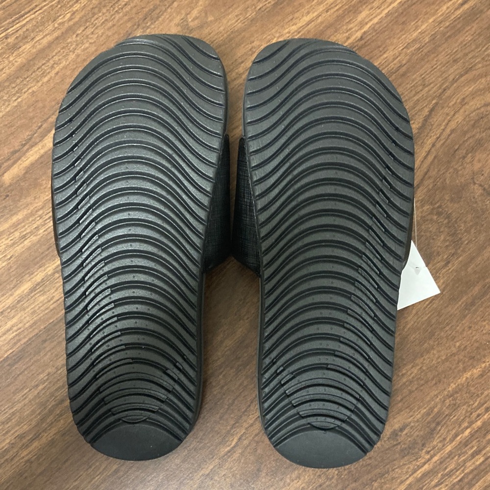 Nike Black and Pink Slide Sandals - Picture 2 of 3